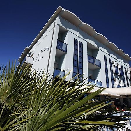 Hotel Gardenia Rímini Exterior foto