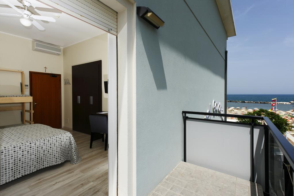 Hotel Gardenia Rímini Exterior foto